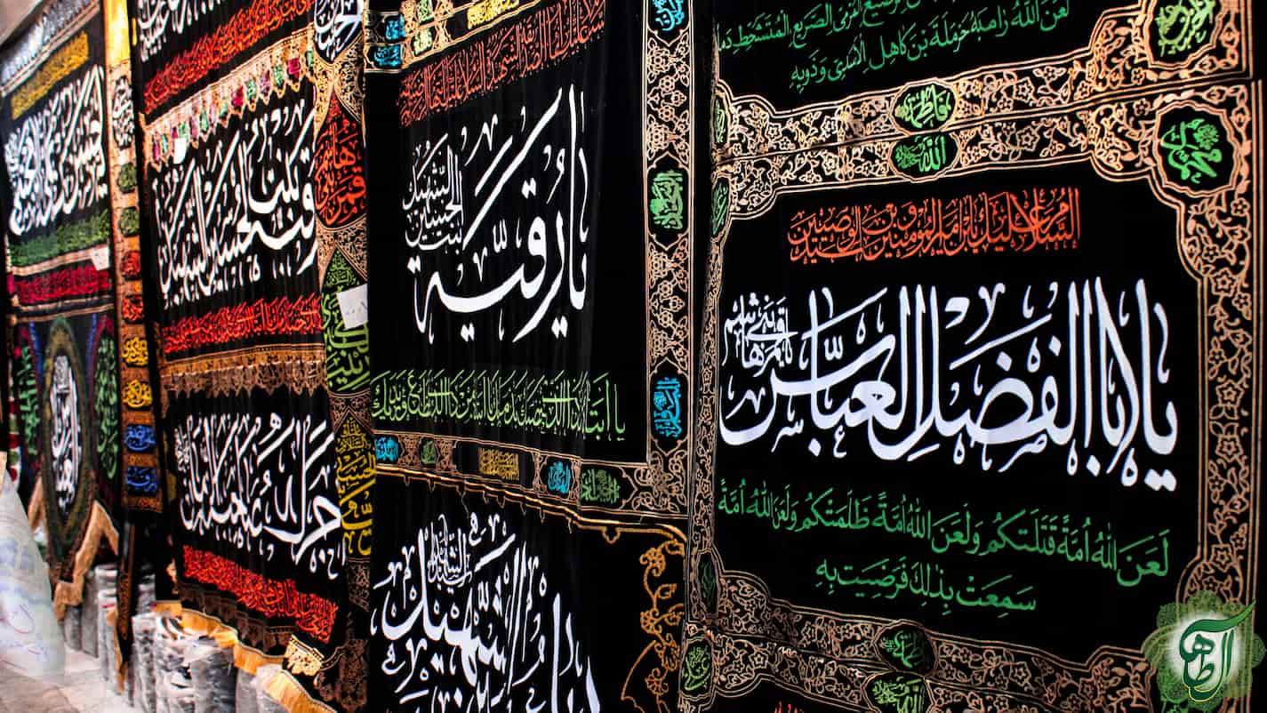 پرچم مخمل طلاکوب
